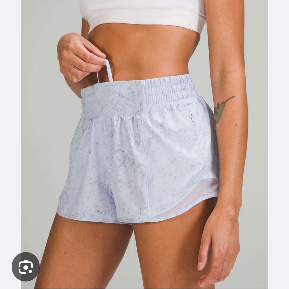 Lululemon Hotty Hot HR shorts 4” sz 4. Gravel dust pastel blue